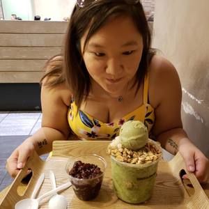 Meet your Posher, Brit